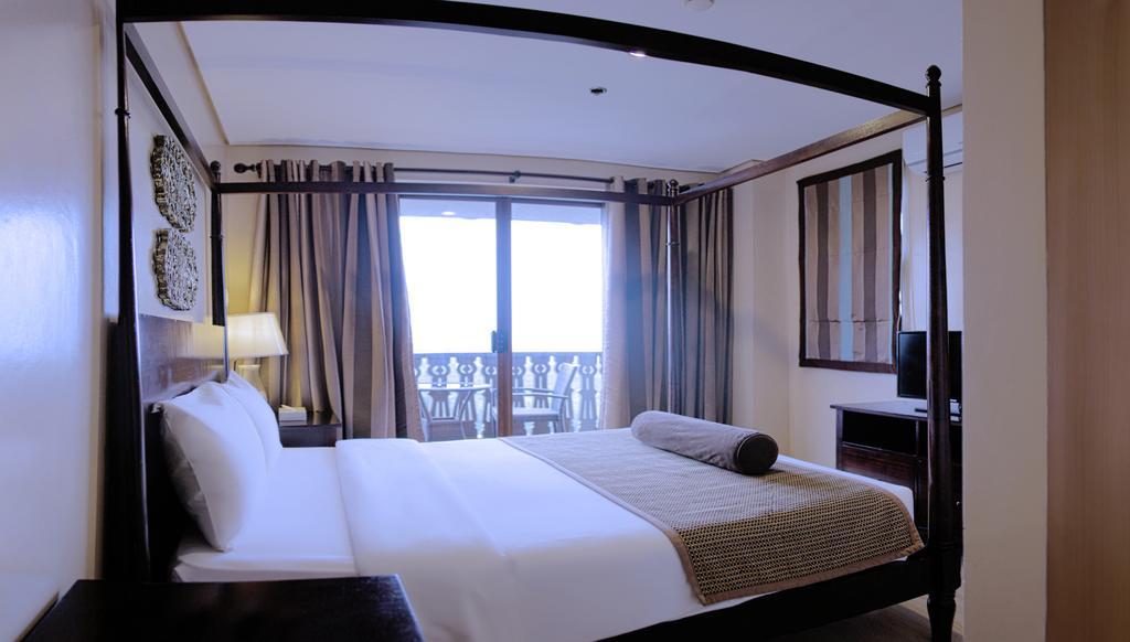 Crosswinds Resort Suites Tagaytay City Exterior foto