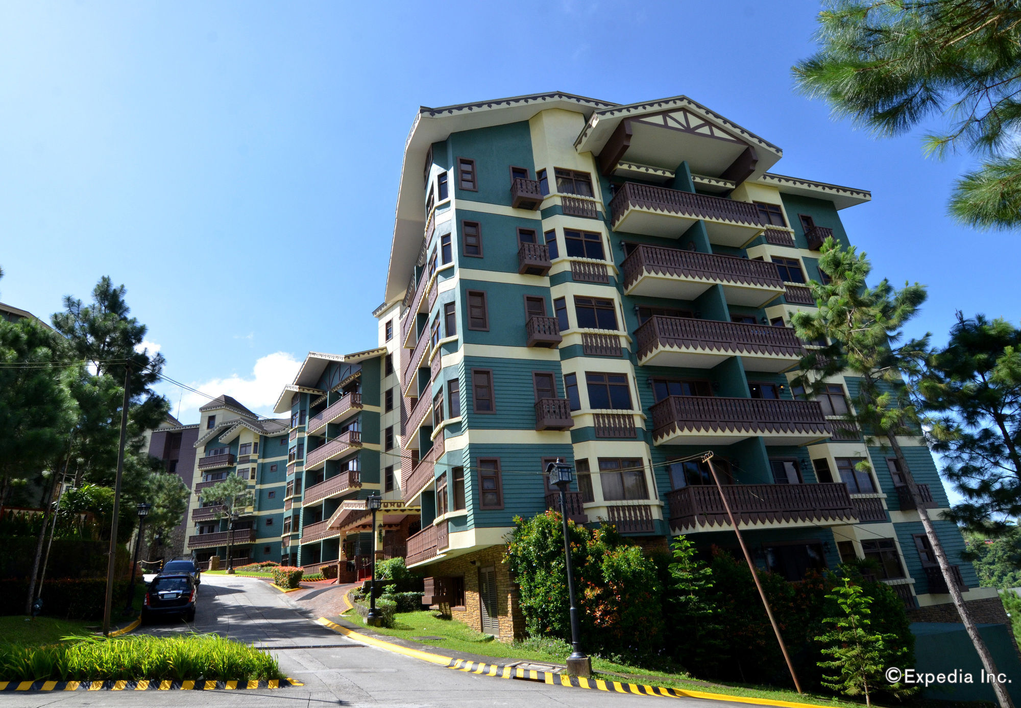 Crosswinds Resort Suites Tagaytay City Exterior foto