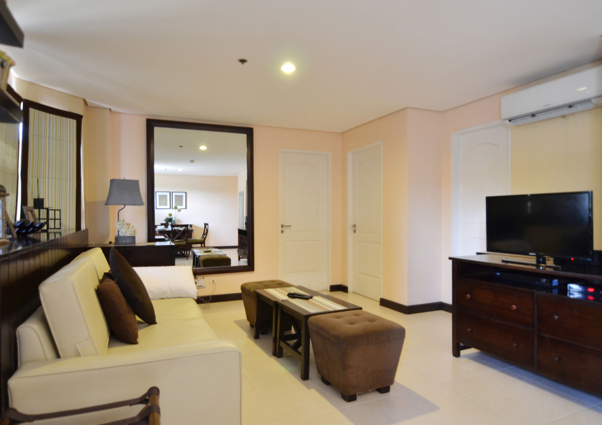 Crosswinds Resort Suites Tagaytay City Exterior foto