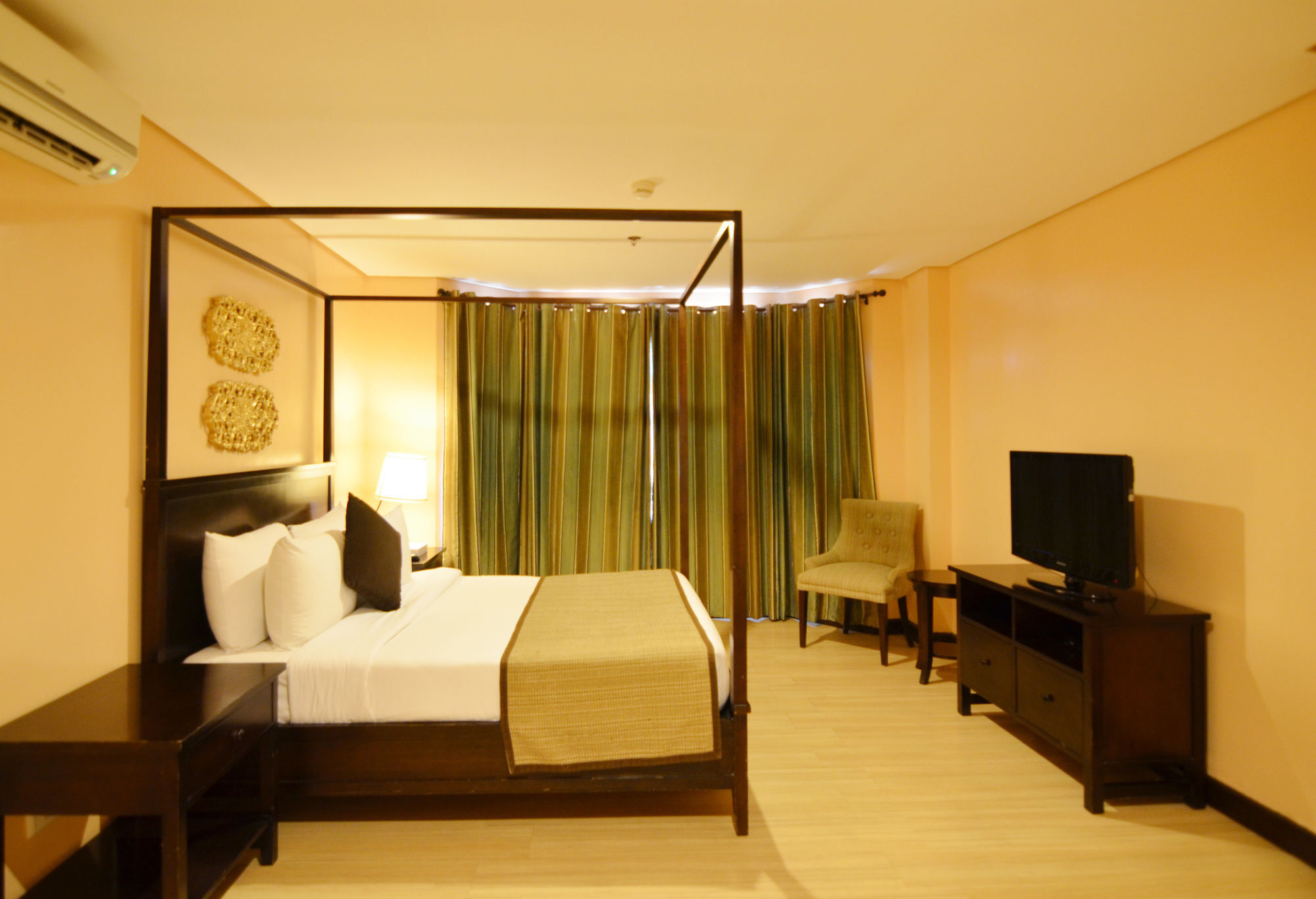 Crosswinds Resort Suites Tagaytay City Exterior foto